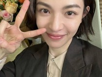 水果奶油蛋糕钟楚曦32岁生日当天粉丝后援团精心布置生日场景浪漫又温馨